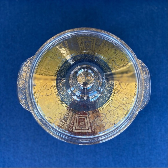 Vintage Fire King 2-Quart Casserole Dish With Gold Detail Pattern Made in USA - Picture 2 of 8